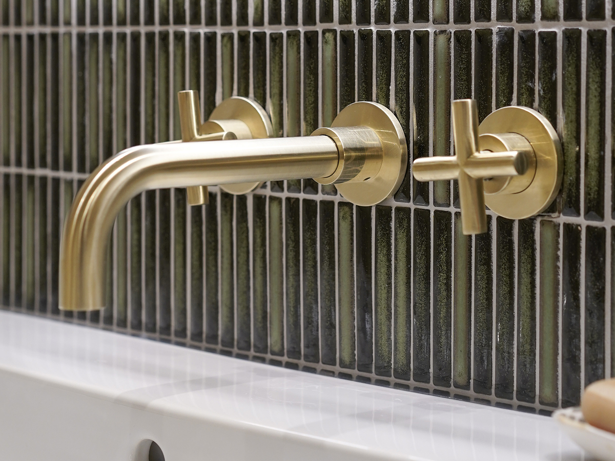 Luxurious bathroom accents