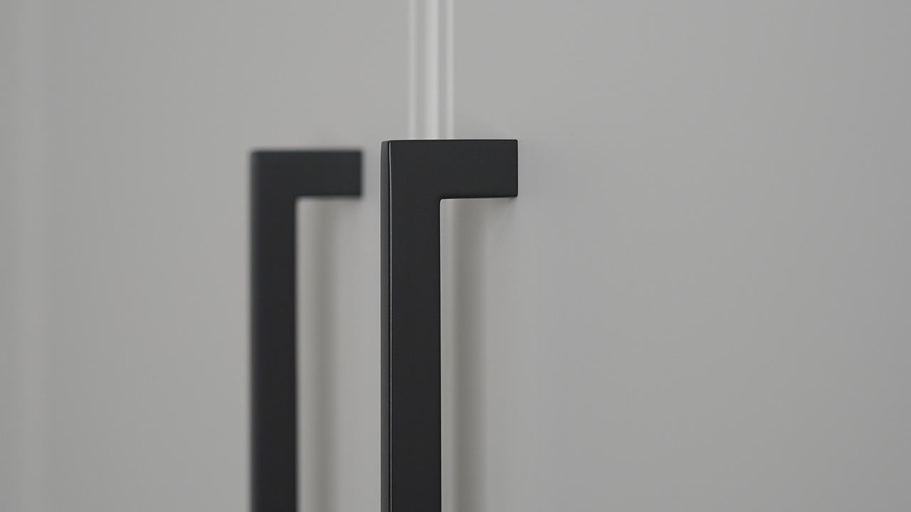 Black square handles