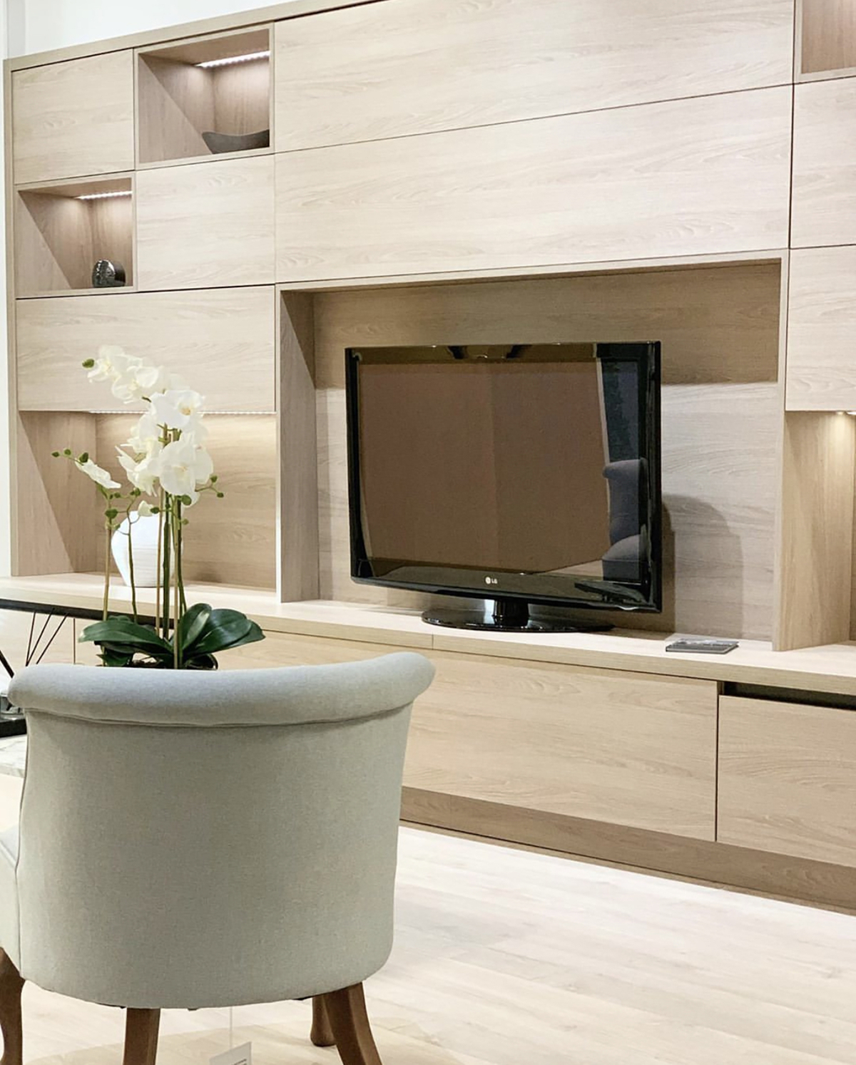 Varenna media unit in Blonde Wood