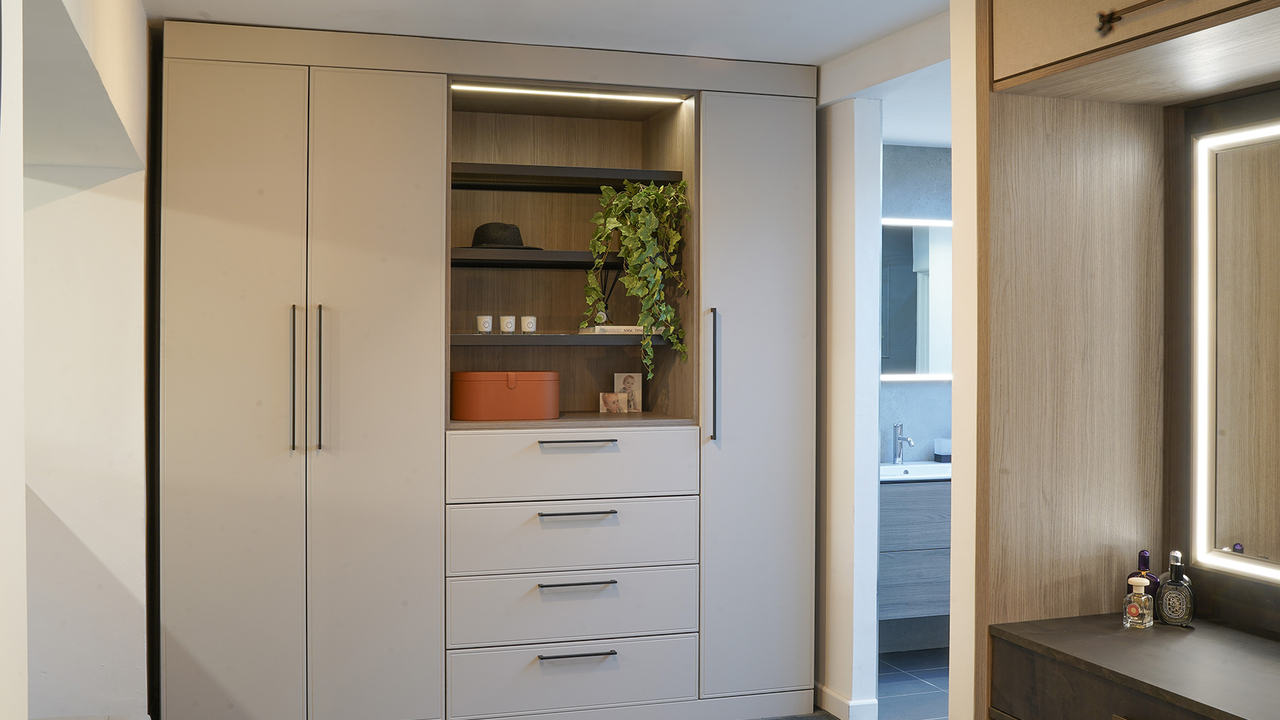 Cosy neutral bedroom